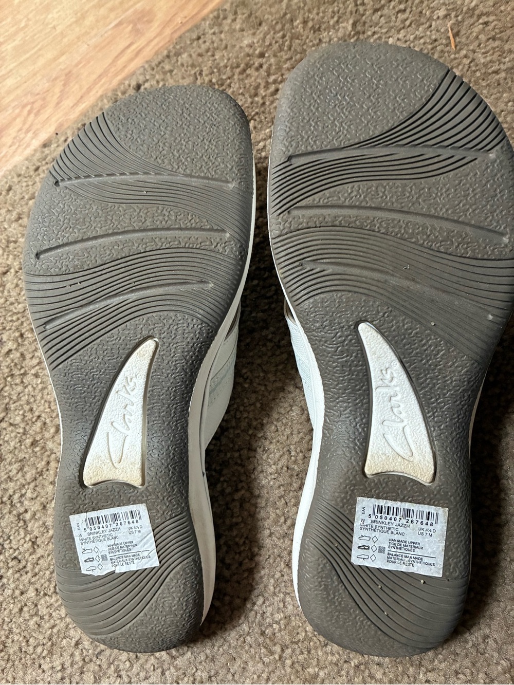Clarks Cloudsteppers Women's Grey/White Flip Flop Sandals size 7. New - Picture 4 of 5